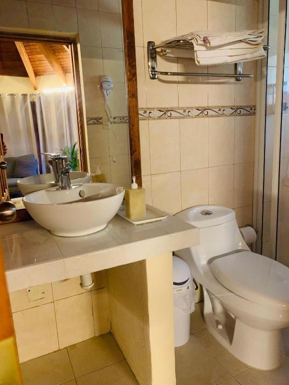 Cortijo La Casona & Bungalow Al Pie De La Montana ซานกริสโตบัล เด ลาสกาซาส ภายนอก รูปภาพ